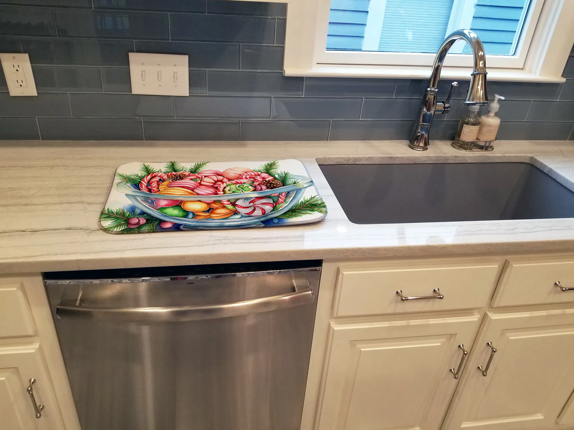 Christmas Candy Canes Dish Drying Mat Absorbent Dish Drying Mat Pad for Kitchen Counter Dish Drainer Mat for Countertop, 14 x 21", Multicolor